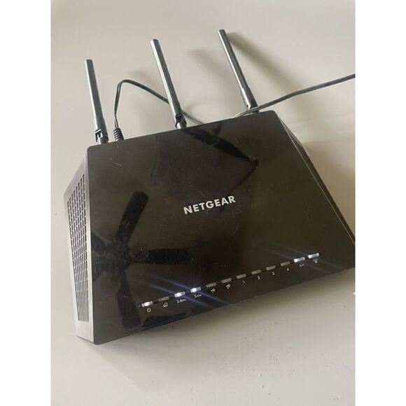 Netgear AC1750 Dual Band AC WiFi Router R6400 Tested - Picture 1 of 7